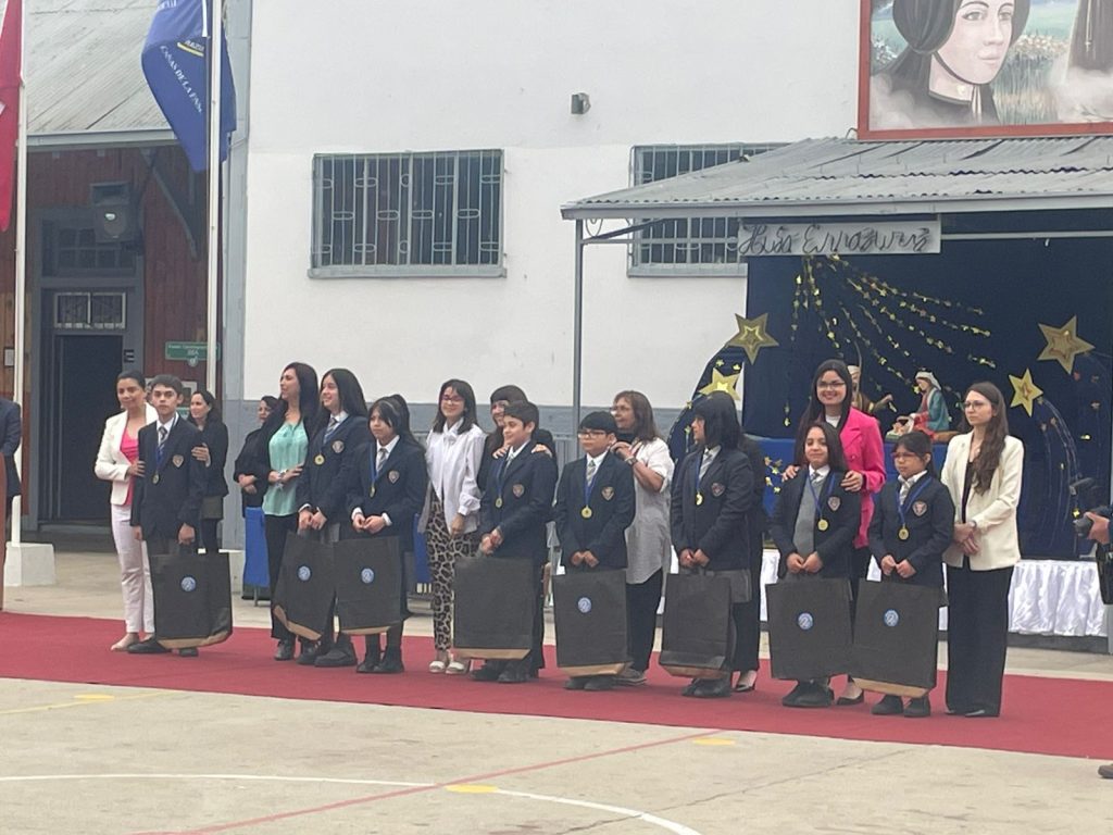 ACTOS DE PREMIACIÓN: RECONOCIENDO EL COMPROMISO Y LOS VALORES DE NUESTRA COMUNIDAD